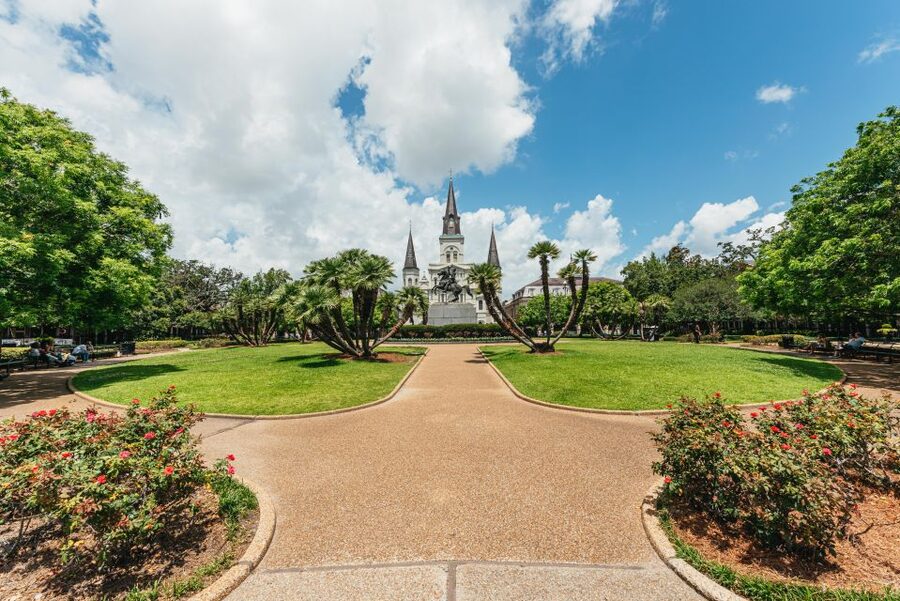 City Sightseeing New Orleans HOHO Bus Tour & Bookable Extras - Downtown Entertainment and Museum Stops You Can Build a Day Around