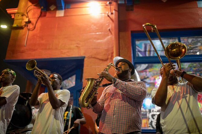 Frenchmen Street VIP Live Music Pub Crawl in New Orleans - The end-of-night dance contest and Mardi Gras bead payoff