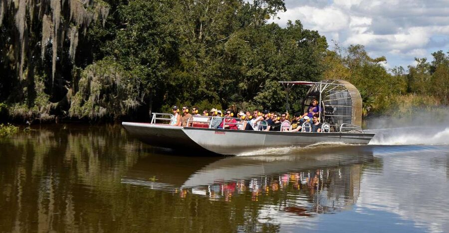 From Lafitte: Swamp Tours South of New Orleans by Airboat - Check-in and choosing your boat size, 6 to 30 people