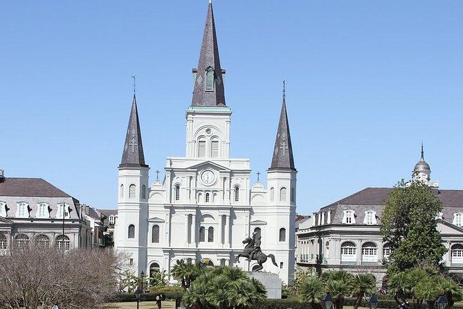 Henley's Private Tours - "Educational-Thoughtful-Entertaining" - Tulane, Loyola, and St. Charles Avenue: Mansions, War, and Wealth