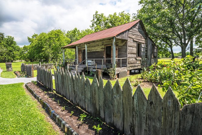Laura Creole Plantation Guided Tour - Slave cabins and the hard history: how the tour frames cruelty without letting it blur