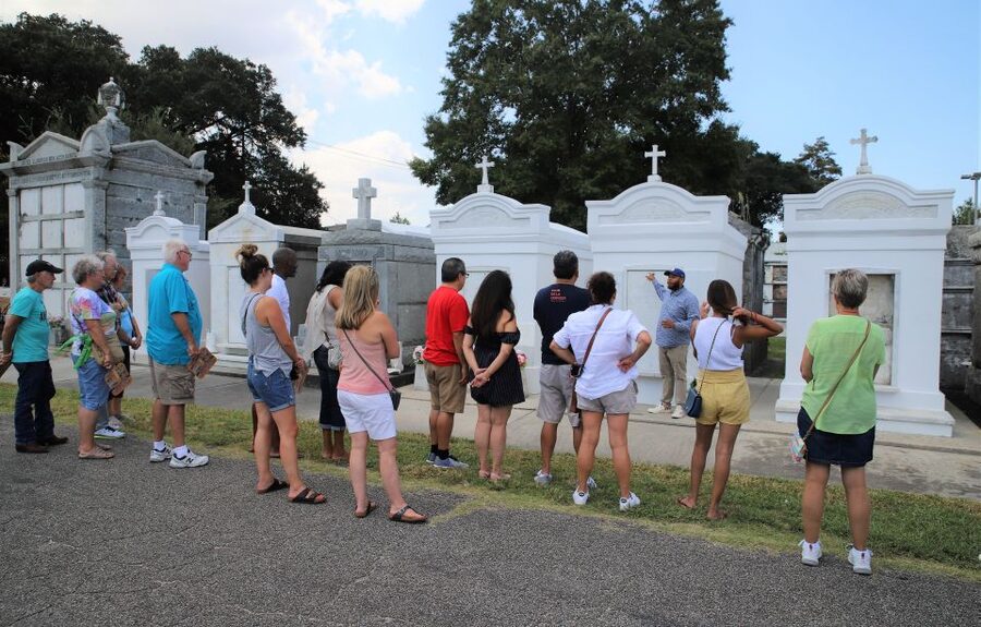 New Orleans: 2-Hour 15-Minute City and Cemetery Tour by Bus - Getting your bearings fast, without the exhaustion
