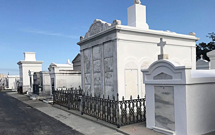 New Orleans: 2-Hour 15-Minute City and Cemetery Tour by Bus - Garden District: big homes, old stories, and a smoother pace