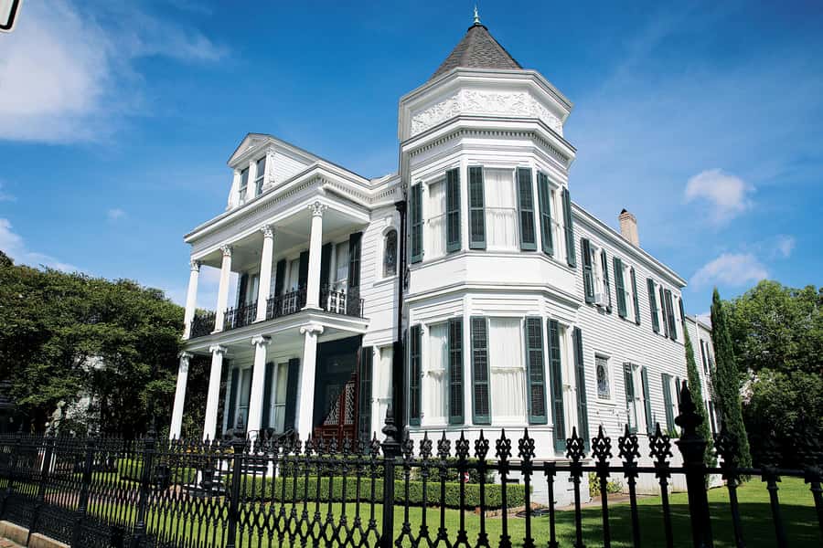 New Orleans: 2-Hour Homes of the Rich & Famous Walking Tour - Rich & Famous, But Actually Walkable