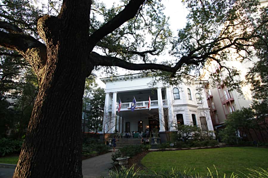 New Orleans: 2-Hour Homes of the Rich & Famous Walking Tour - Lafayette Cemetery #1 Stop: Worth It, With One Reality Check