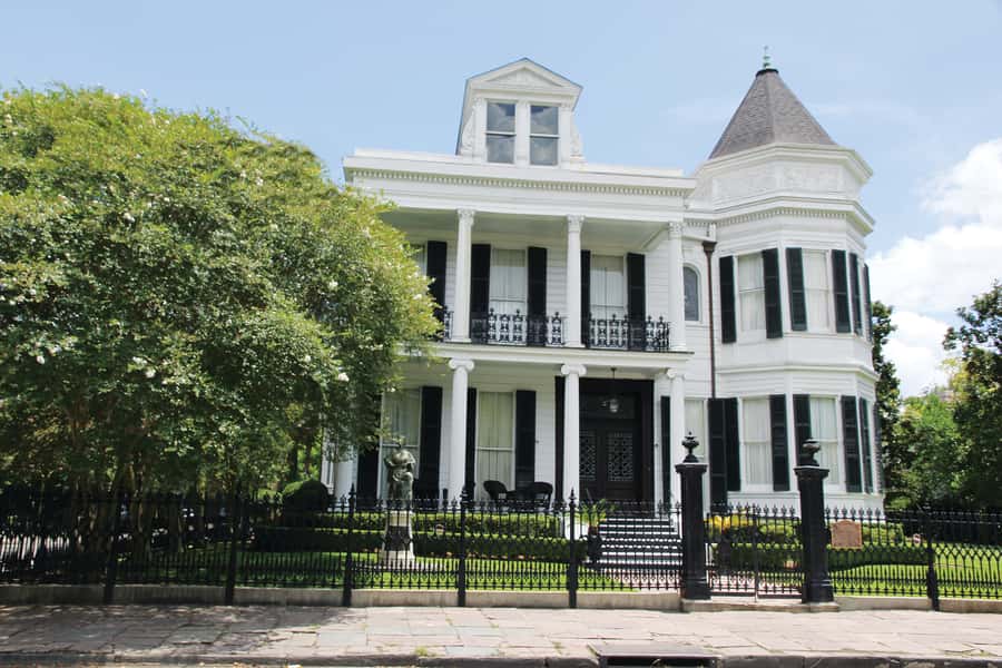 New Orleans: 2-Hour Homes of the Rich & Famous Walking Tour - Garden District Streets That Film Crews Still Love