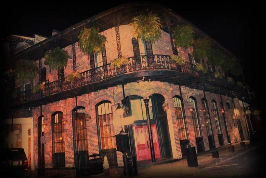 New Orleans: Adults Only Haunted Ghost Tour - Ending at Lafitte’s Blacksmith Shop: The Perfect Place to Debrief