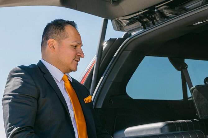New Orleans Arrival Chauffeur Driven Transport - Curbside pickup in New Orleans, and how to avoid the awkward wait