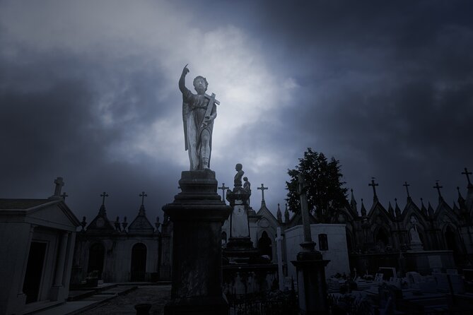 New Orleans Cemetery and Paranormal Investigation Bus Tour - Guide factor: who to look for and what style to expect