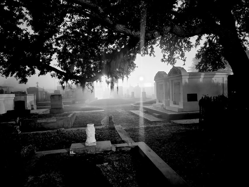 New Orleans: Cemetery Bus Tour At Dark with Exclusive Access - Key points before you go