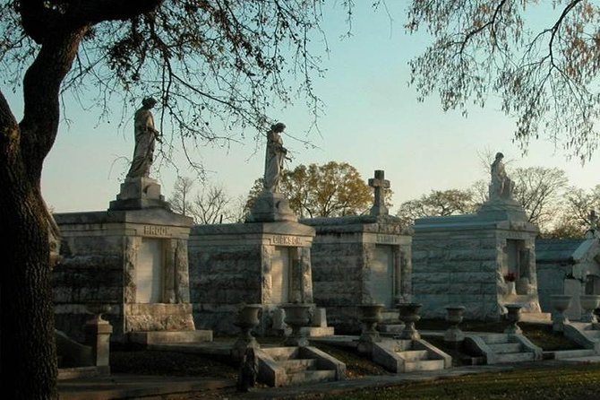 New Orleans City and Cemetery Bus Tour - Pickup zones, timing, and the small group bus comfort