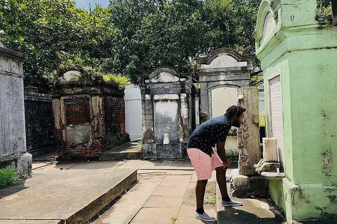 New Orleans City and Cemetery Tour with Garden District Stroll - Bayou St John Lore: Pirates, Voodoo, and Marie Laveau