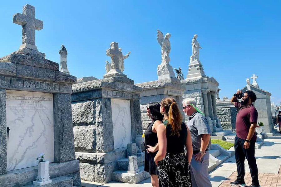 New Orleans: City & Cemetery Tour + Garden District Stroll - Where the Tour Begins: Jackson Square to the French Quarter
