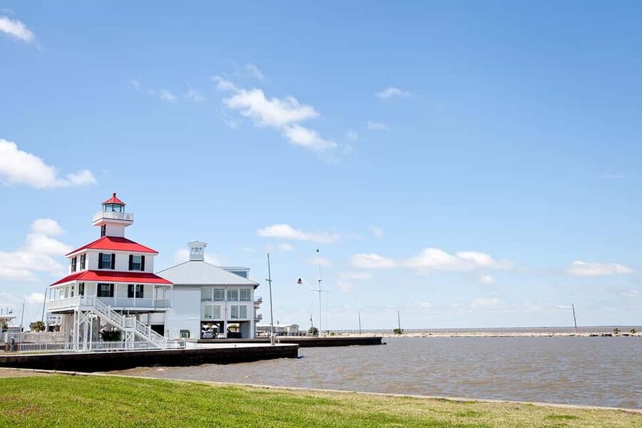 New Orleans: City & Cemetery Tour + Garden District Stroll - Along Lake Pontchartrain: Post-Katrina Views and a Different Side of the City