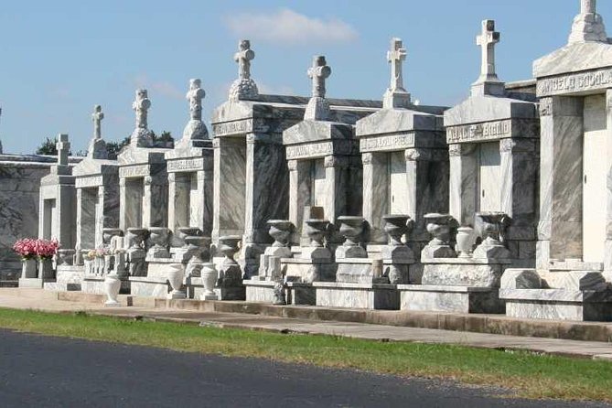 New Orleans City Tour: French Quarter, Garden District & Cemetery - French Market on the Mississippi: Scents, Souvenirs, and 1791 Vibes