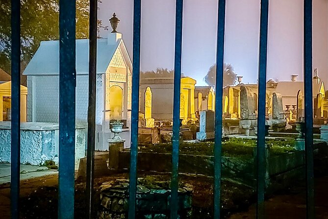 New Orleans Dead of Night Ghosts and Cemetery Bus Tour - Tips to get better photos and a better night