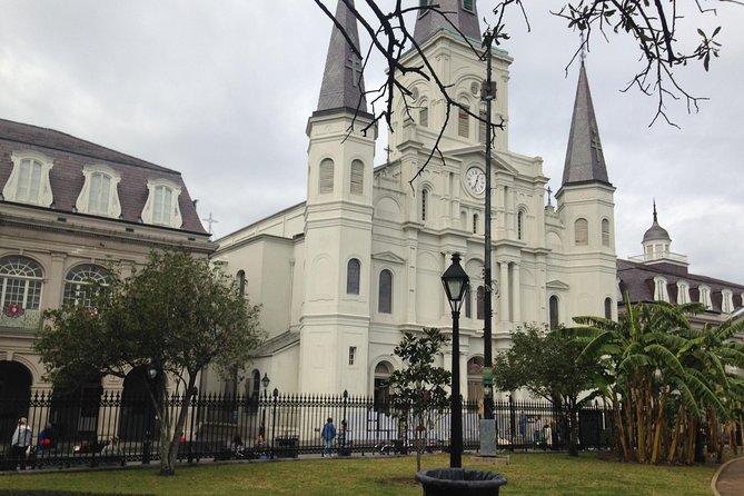 New Orleans Drunk History Tour - The Paranormal Equipment: Using an EMF Meter on the Street