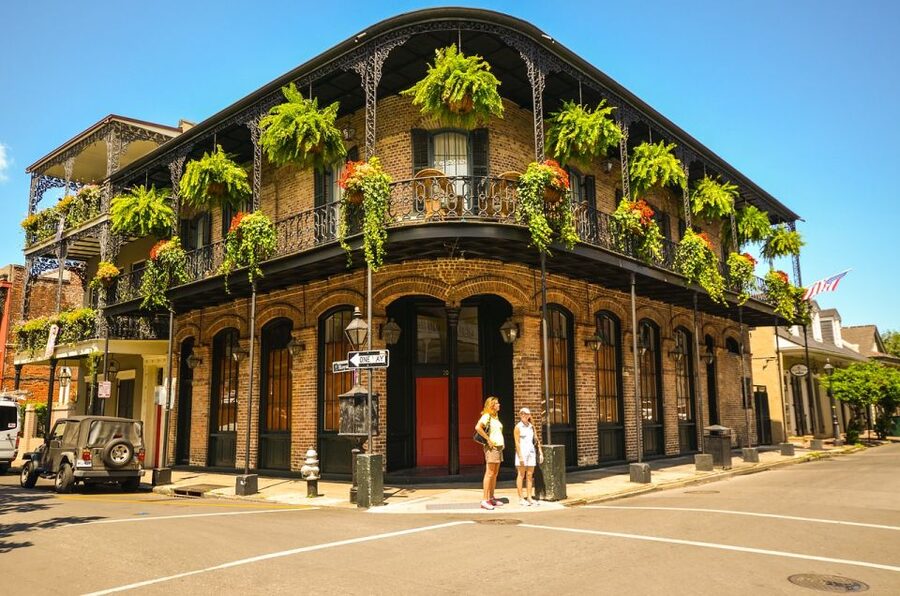 New Orleans: Drunk History Walking Tour - Bar stops in historic French Quarter bars, without breaking the pace