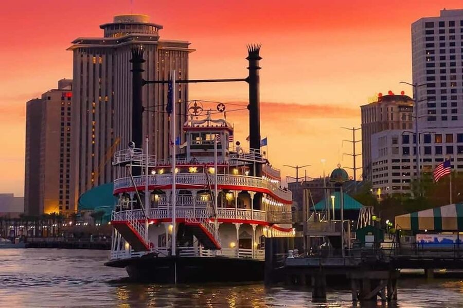 New Orleans: Evening Steamboat Jazz Cruise + Optional Dinner - Getting on board: 6pm boarding and choosing the right deck