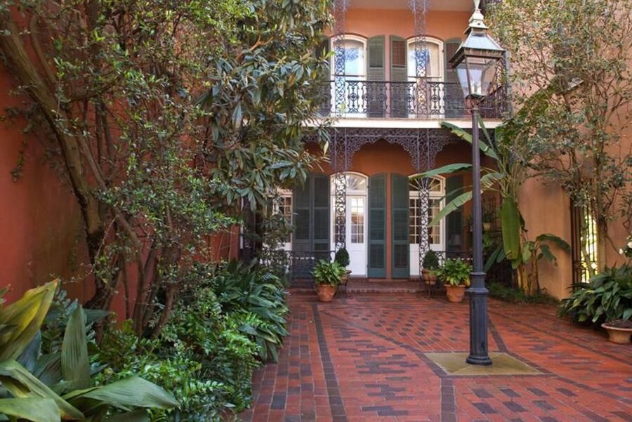 New Orleans: Five-in-One City Walking Tour - When Hollywood and celebrities fuel the legends