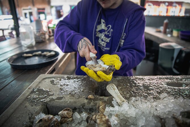 New Orleans Food Tour: Discover the Roots of Creole Cuisine - Entering the French Market Area, and Starting Off Right