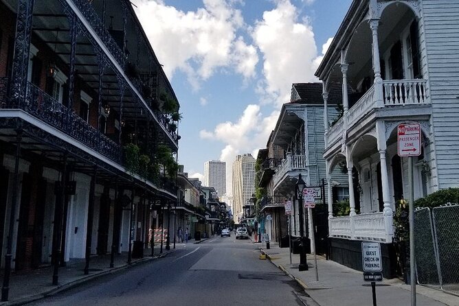 New Orleans French Quarter and Garden District Bike Tour - The Ride Reality: Flat Streets, Real Traffic, and Staying Together