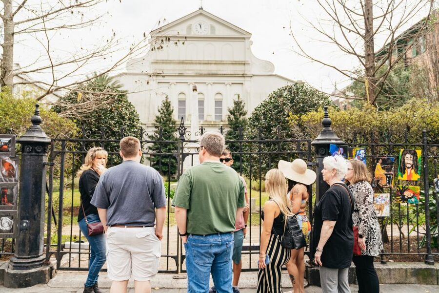 New Orleans: French Quarter Food Tour with Tastings - Sit-Down Bites and Sidewalk Snacks: Why the Format Feels Right