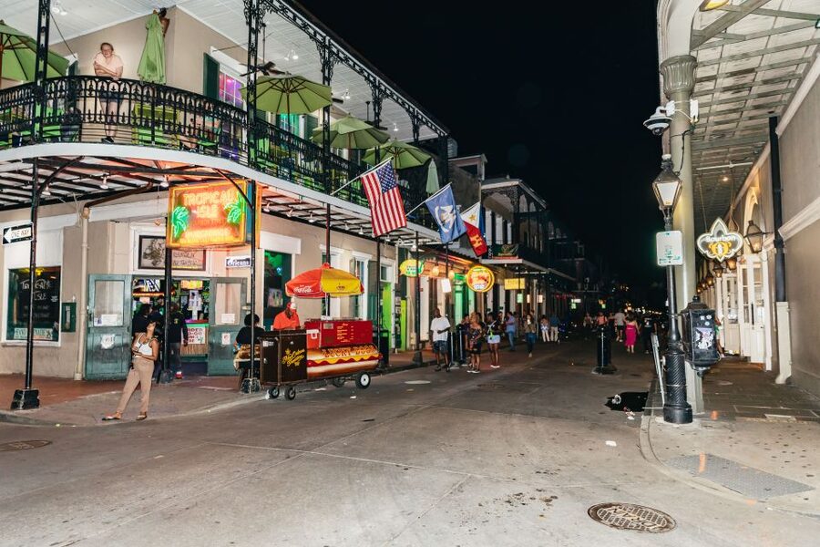 New Orleans: French Quarter Ghost Tour with Interior Visit - Starting Point at the Red Door, 620 Decatur St