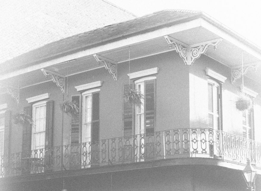New Orleans: French Quarter Ghost Tour with Interior Visit - Bourbon Orleans Hotel and Pirates Alley Night Mood