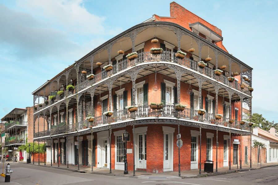 New Orleans: French Quarter Photo Shoot and Walking Tour - Posing on purpose, so your photos look natural (even if you hate photos)
