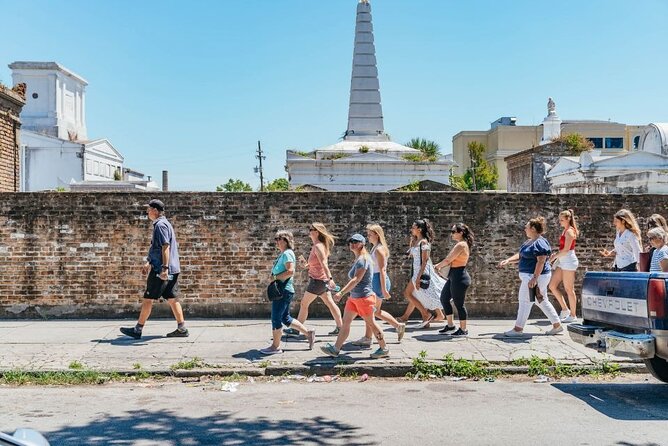 New Orleans French Quarter, Voodoo and Culture Walking Tour - Getting oriented at Witches Brew Gallery, then starting with French Quarter basics
