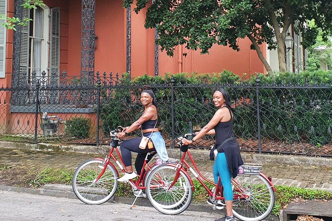 New Orleans Garden District and Cemetery Bike Tour - Garden District homes: what makes the neighborhood feel so distinct