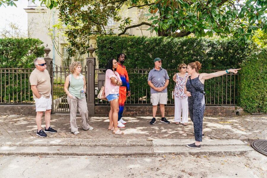 New Orleans: Garden District Food, Drinks & History Tour - The Garden District Walk: Architecture That Explains Culture