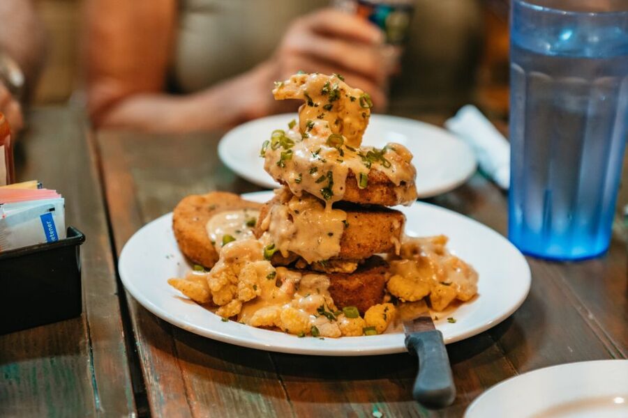 New Orleans: Garden District Food, Drinks & History Tour - Magazine Street and Local Shops: Browsing Without the Stress