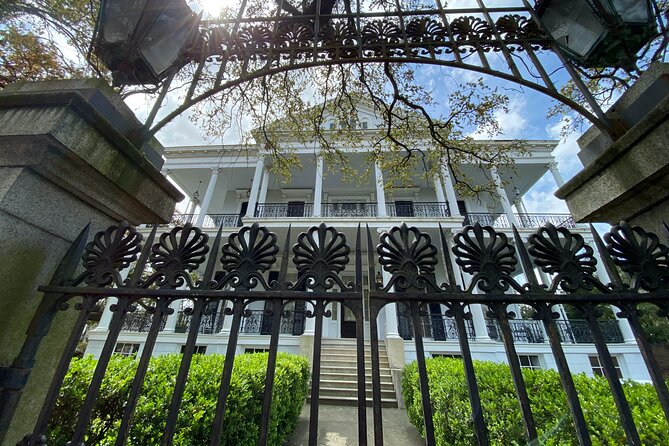New Orleans Garden District Tour - Lafayette Cemetery No. 1: Learning the Burial Story Without Going Inside