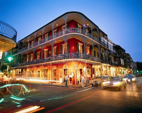New Orleans Ghost, Vampire, Witch, Voodoo, and Mystery Tour - Finnegan’s Easy stop, comfort and a 2-for-1 hurricane