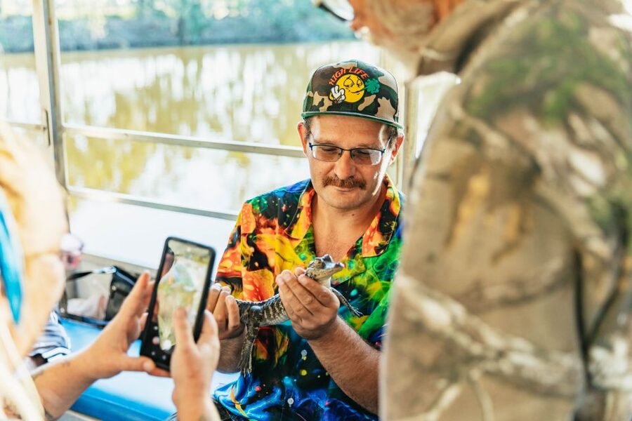 New Orleans: Guided Swamp Cruise by Tour Boat - Boarding the Boat: What the 100 Minute Cruise Feels Like
