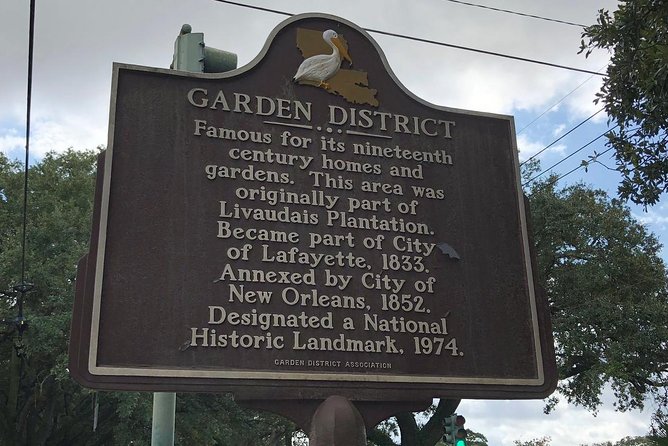 New Orleans Homes of the Rich and Famous Tour of the Garden District - Starting at Lafayette Cemetery Gates, Then Walking Into the Garden District