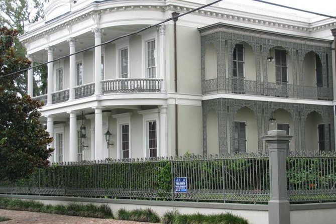 New Orleans Homes of the Rich and Famous Tour of the Garden District - Celebrity and Movie Stops From the Outside, Plus One Very Specific History Moment