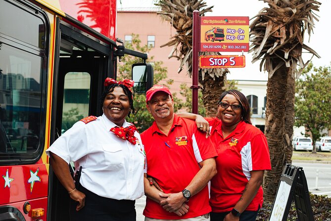 New Orleans Hop-On Hop-Off Unlimited Sightseeing Package - Magazine Street and the Garden District Walking Tour Meetpoint