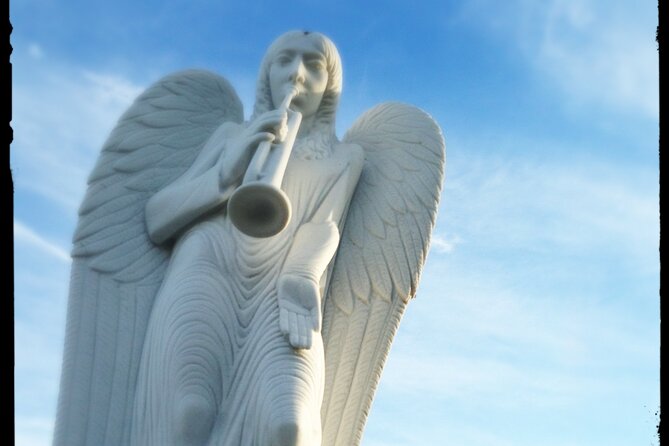 New Orleans Metairie Cemetery Tour: Millionaires and Mausoleums - How to prepare: shoes, water, and when to go