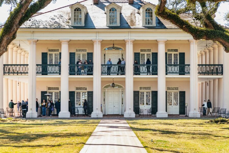 New Orleans: Oak Alley Plantation & Airboat Swamp Combo Tour - House tour plus grounds walking: make the most of your 2.25 hours
