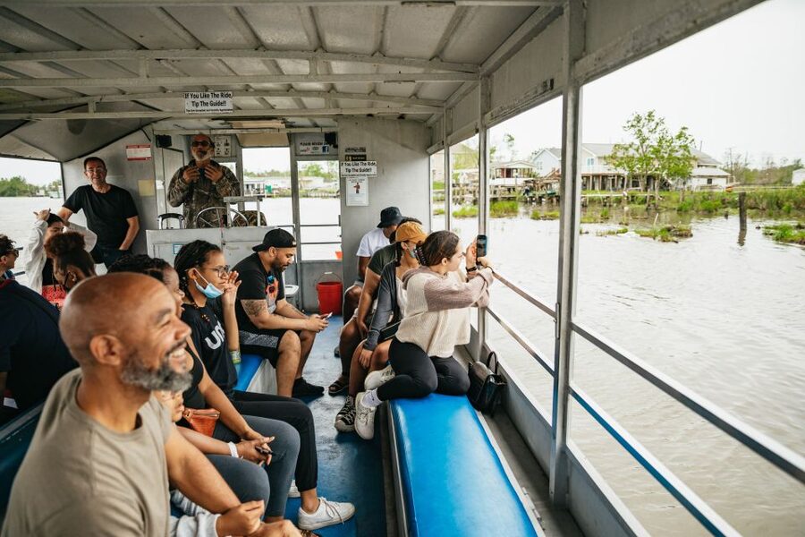 New Orleans: Oak Alley Plantation and Swamp Cruise Day Trip - Passing Landmarks That Add Context (Native Mounds, Cemeteries, Villages)