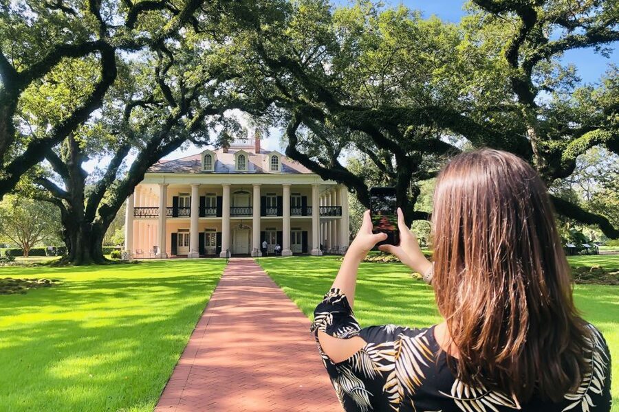 New Orleans: Oak Alley Plantation Tour with Transportation - The Big House exhibit tour and the house-photo rules