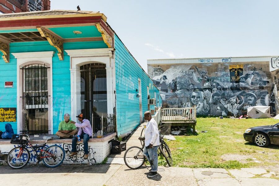New Orleans: Sightseeing Bus Tour - The Garden District and Magazine Street: big homes and classic streets