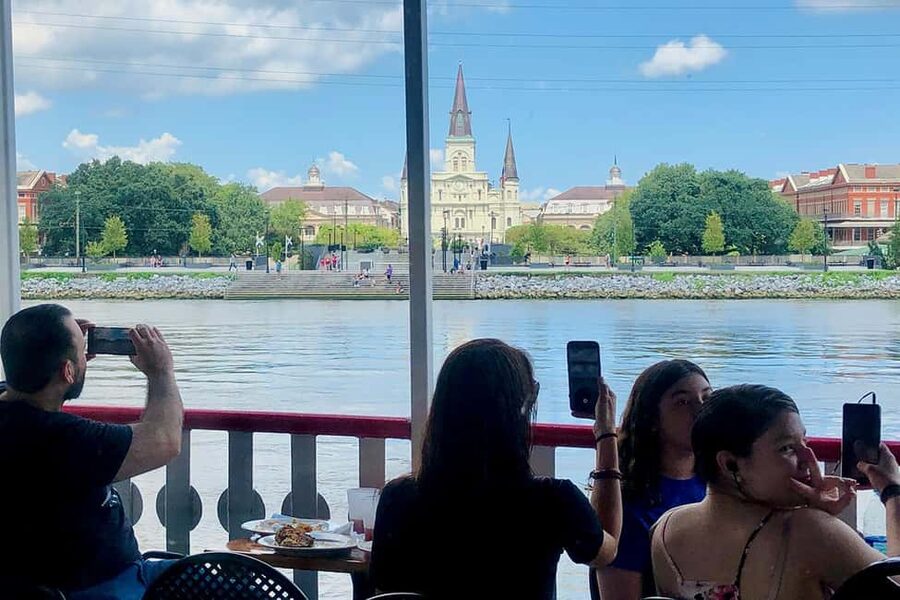 New Orleans: Sunday Steamboat Jazz Cruise + Optional Brunch - Drinks on Board: Full-Service Bars on Every Deck