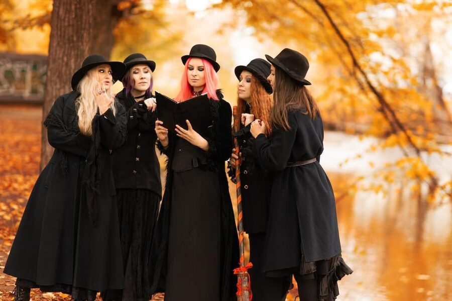 New Orleans: Witches Coven Garden District Walking Tour - Meeting at The Rink and how the 90 minutes are paced