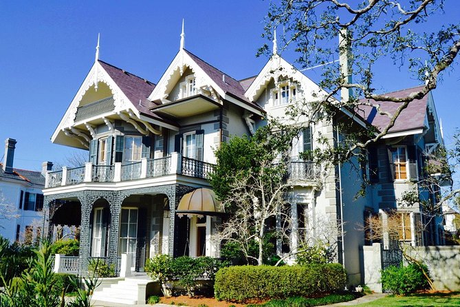 NOLA Garden District and Gates of Lafayette Cemetery Tour - Antebellum homes, Creole and American rivalry, and what to watch for