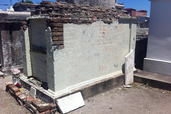 One Hour Saint Louis Cemetery Number One Walking Tour - Marie Laveau and the stories that shape the cemetery