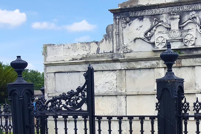Small-Group Glamorous Garden District Tour - Your Garden District walk: architecture, stories, and celebrity clues